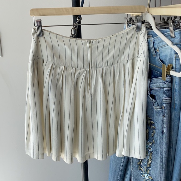 *SOLD* Vintage 90s Pleated Skirt - Picture 4 of 4